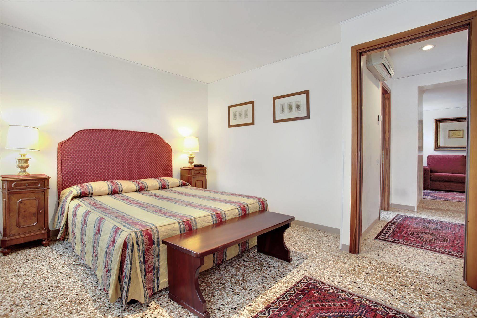 San Giorgio Degli Schiavoni Hotel *
